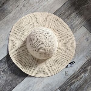 Old Navy Wide Brim Sun Straw Hat-Cream